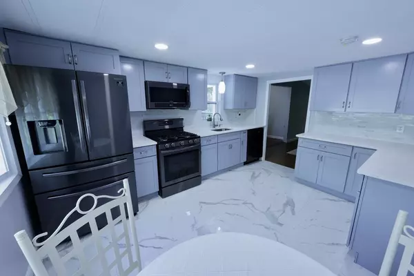 40 Trout Brook Dr, Nashua, NH 03062