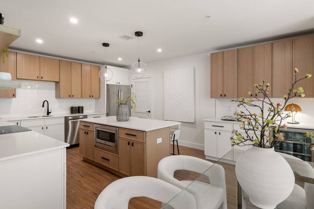 Canton, MA 02021,20 Audubon Way #208