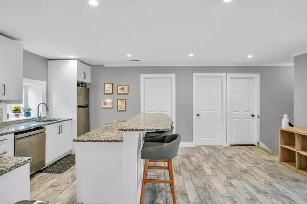 Woburn, MA 01801,17-R Highland St #2