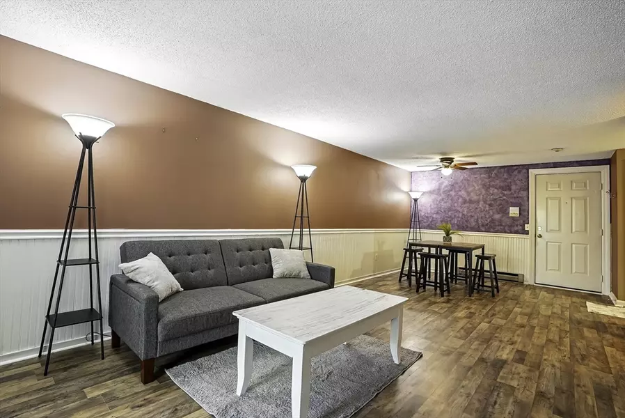 109 Heritage Dr #109, Northbridge, MA 01588