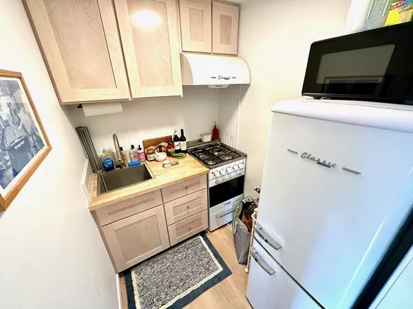 Boston, MA 02114,127 Charles St #3F