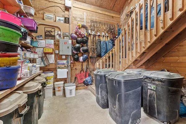 Upton, MA 01568,6 Wood St