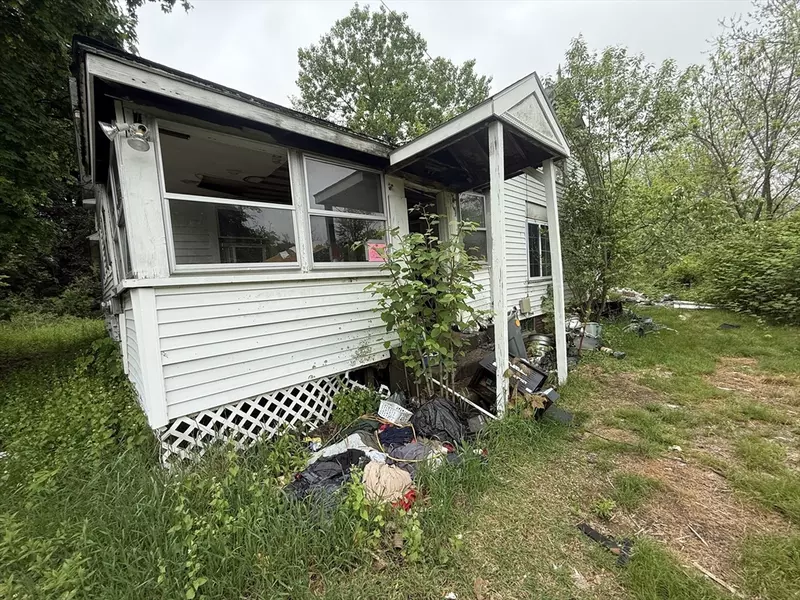 24 Elmwood St, Millbury, MA 01527