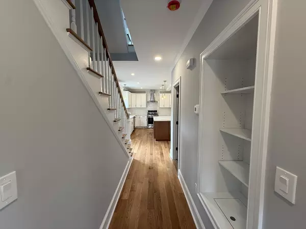 Amesbury, MA 01913,5 Moncrief #1