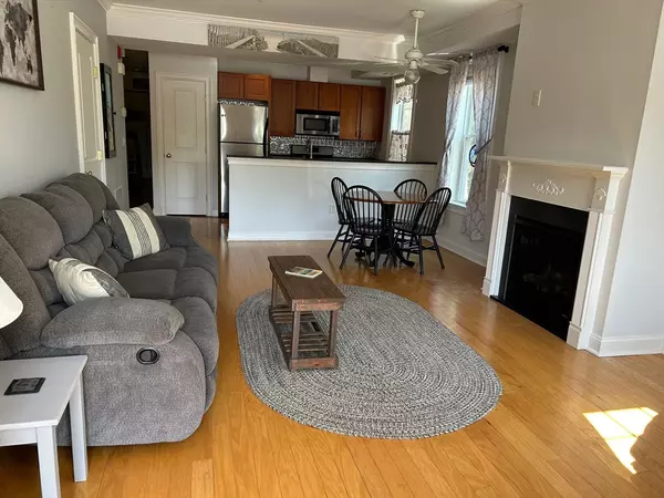Bourne, MA 02532,1 Honora Ln #1