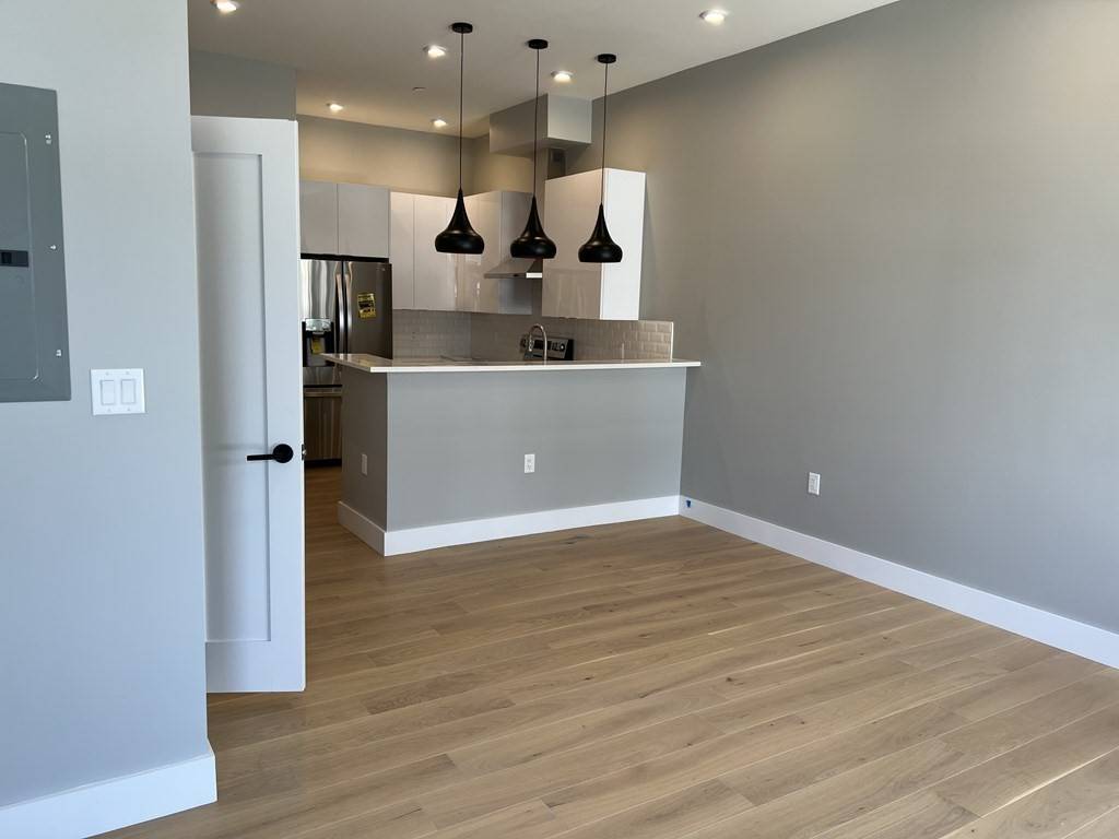 Somerville, MA 02145,60 Cross St E #217