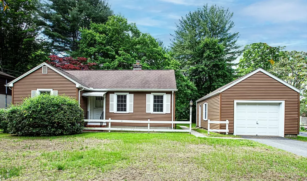 188 North Maple St, Northampton, MA 01062