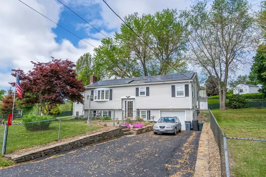 12 Old Farm Rd, Spencer, MA 01562