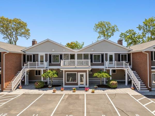 Falmouth, MA 02540,354 Gifford St #5