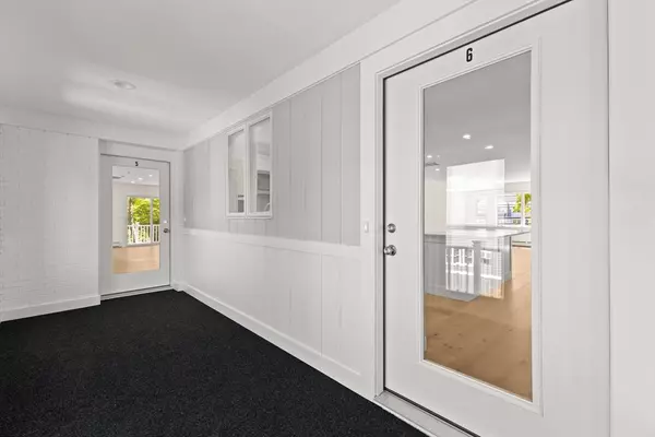 Falmouth, MA 02540,354 Gifford St #5