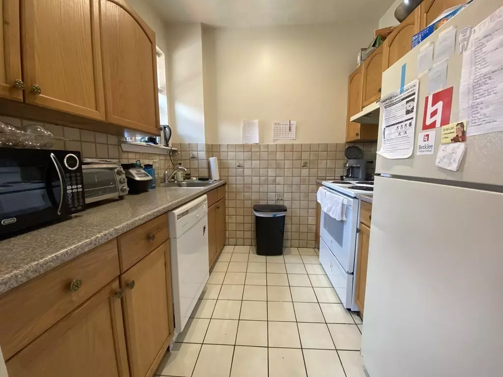 Boston, MA 02115,52 Gainsborough Street #2