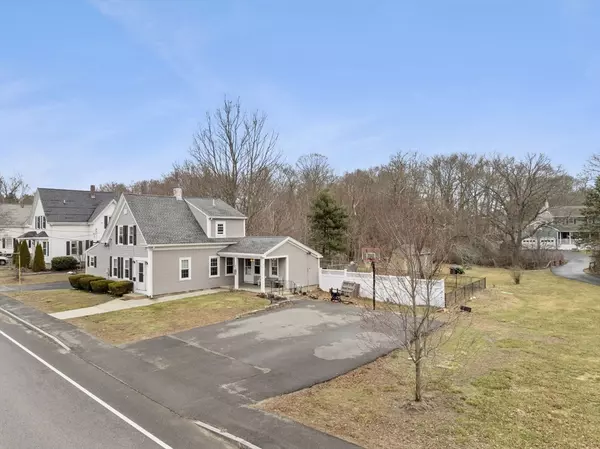 Rockland, MA 02370,583-585 Union St