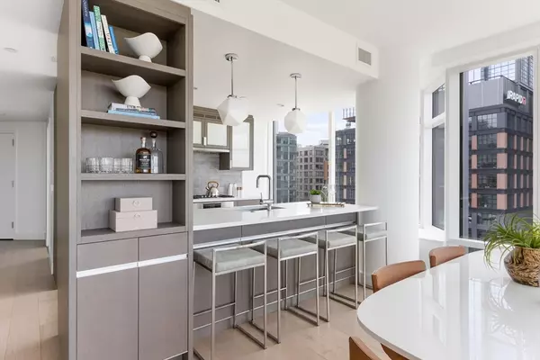Boston, MA 02114,100 Lovejoy Wharf #PH1D