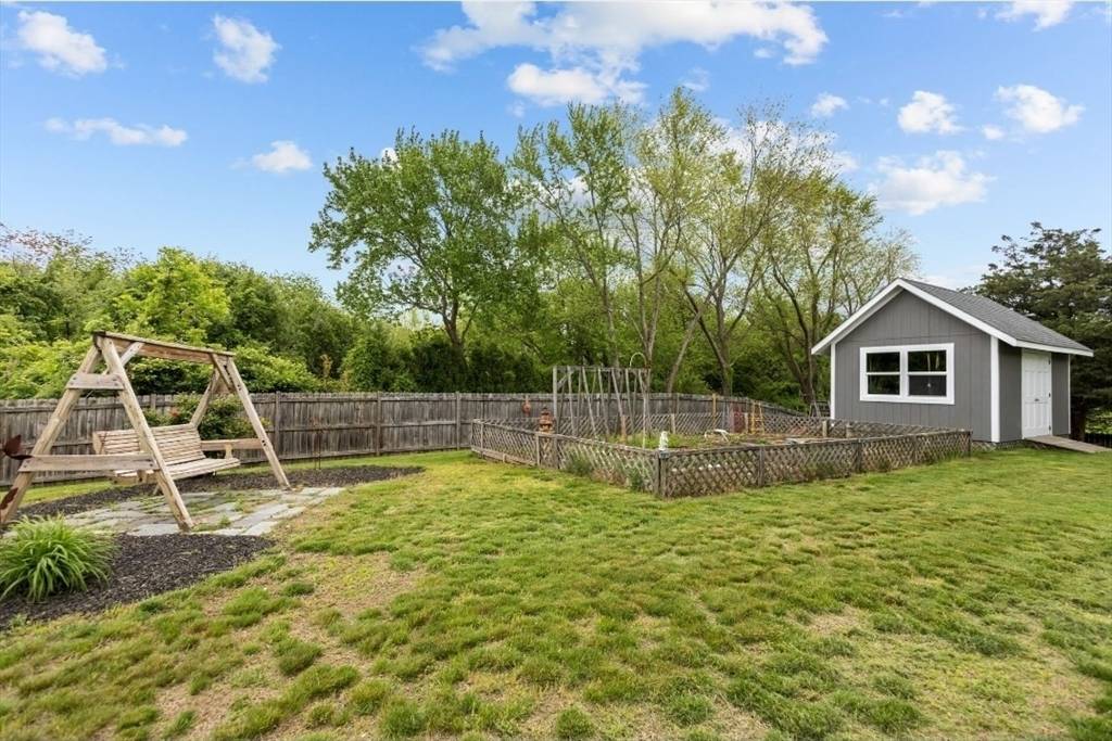 Swansea, MA 02777,1372 Gardners Neck Rd