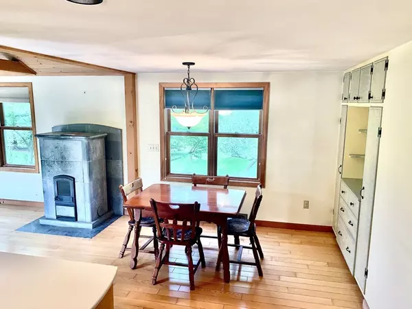 Granby, MA 01033,52 Burnett St