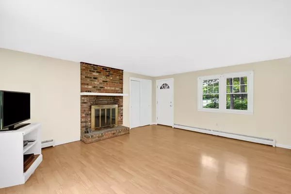 Wilbraham, MA 01095,4 Mirick Ln
