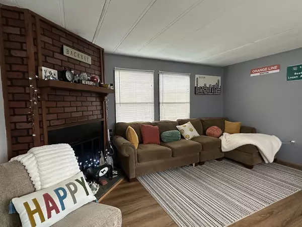 Londonderry, NH 03053,84 Pinyon Place