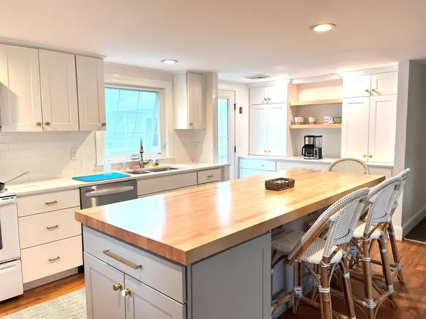 Mattapoisett, MA 02739,19 Oakland Street #SUMMER