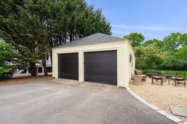 Newburyport, MA 01950,184 High St