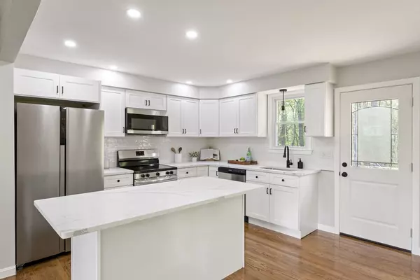 Mansfield, MA 02048,50 Oak St