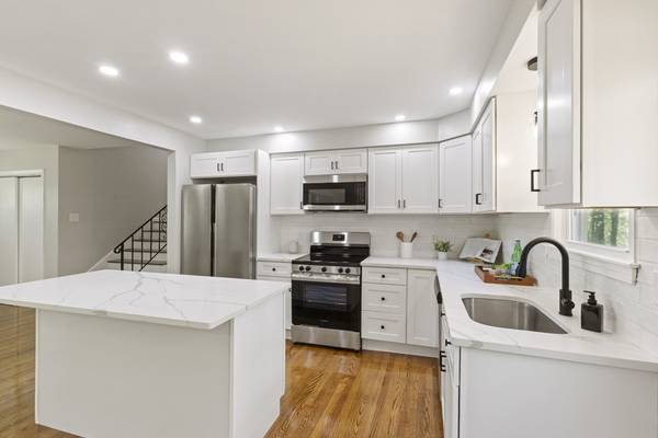 Mansfield, MA 02048,50 Oak St