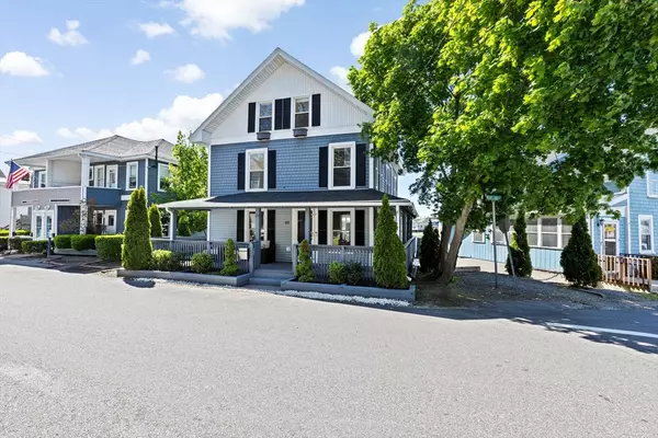 49 Bay St, Hull, MA 02045