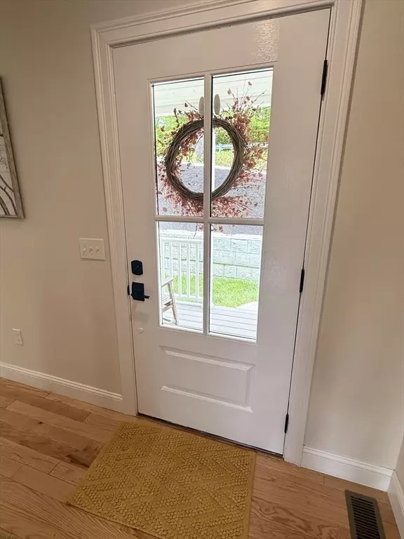 Sturbridge, MA 01518,244 Holland Rd