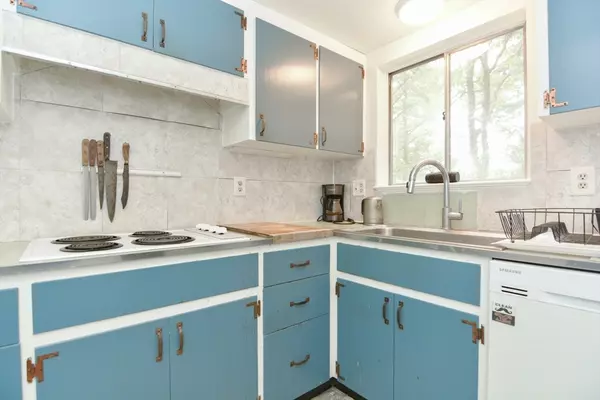 Holliston, MA 01746,650 Marshall