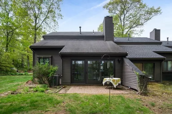 Ipswich, MA 01938,401 Colonial Dr #35