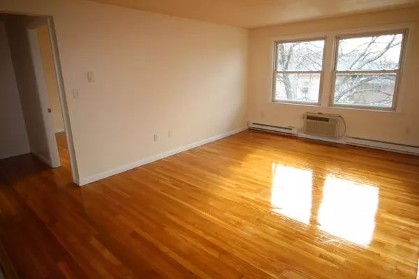 Lowell, MA 01852,318 Nesmith Street #10