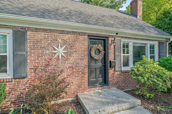 Dedham, MA 02026,10 Stoughton Road