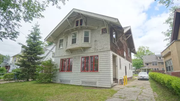 31 Burton St, Springfield, MA 01108