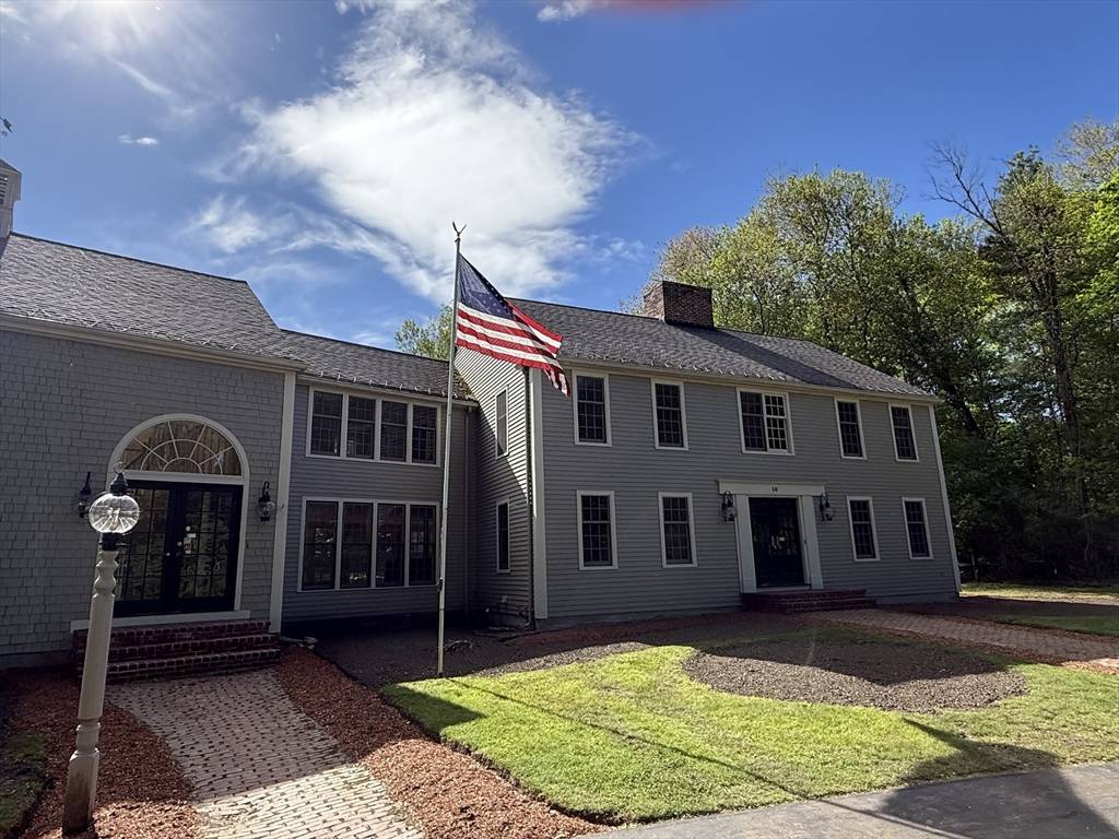 14 Alderbrook Dr, Topsfield, MA 01983