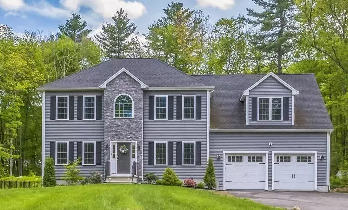 Uxbridge, MA 01569,82 Sutton St