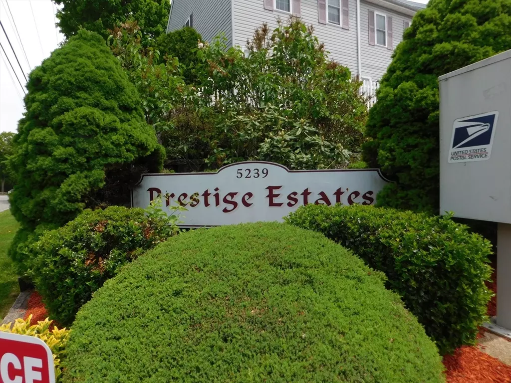 Fall River, MA 02720,5239 N Main Street #4