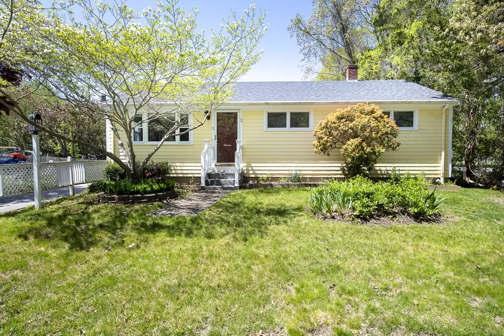 Mattapoisett, MA 02739,11 Parker St