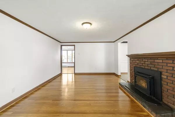 Holyoke, MA 01040,32 Arden St