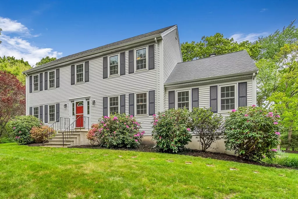 Medway, MA 02053,5 Lost Hill Dr