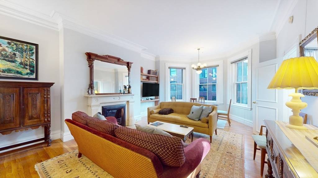 Boston, MA 02116,144 Commonwealth Ave #8a