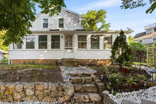 17 Coddington Rd, Barnstable, MA 02632