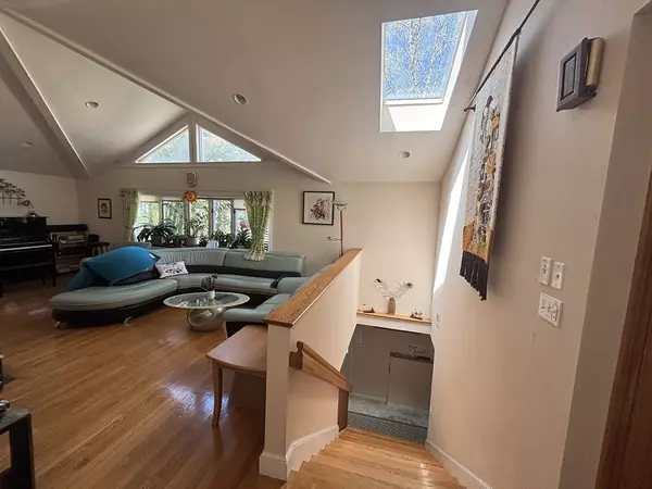 Newton, MA 02465,12 Inis Cir