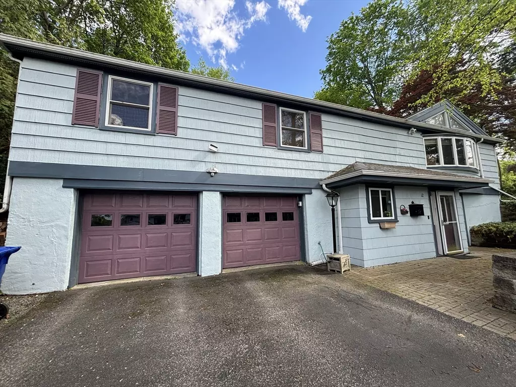 Newton, MA 02465,12 Inis Cir