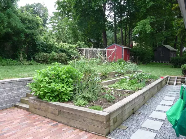 Newton, MA 02465,12 Inis Cir