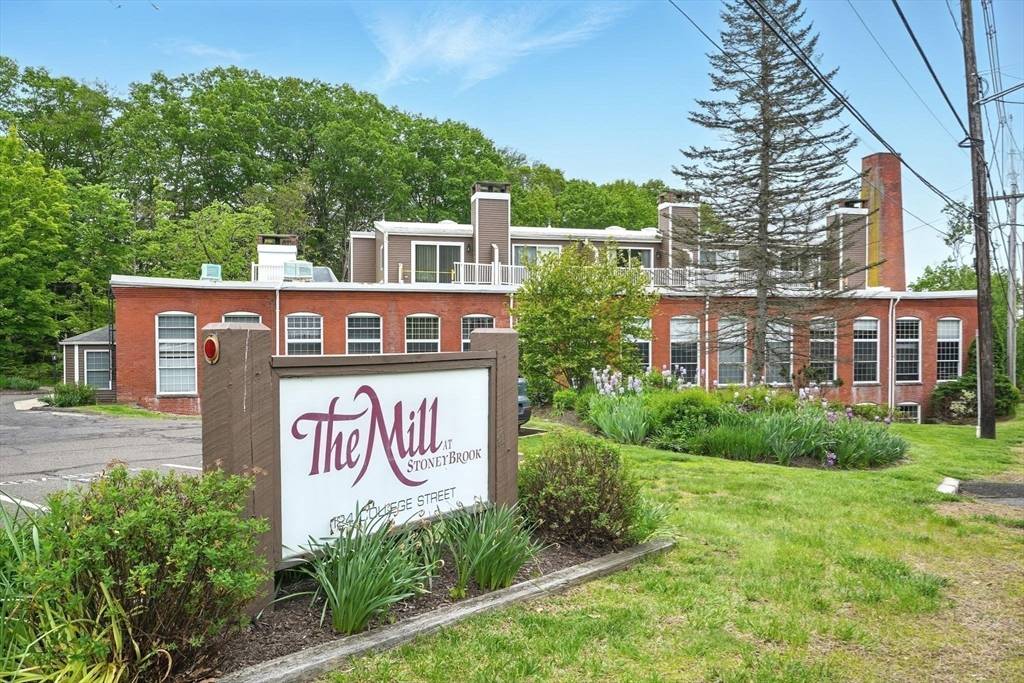 124 College St #20, South Hadley, MA 01075