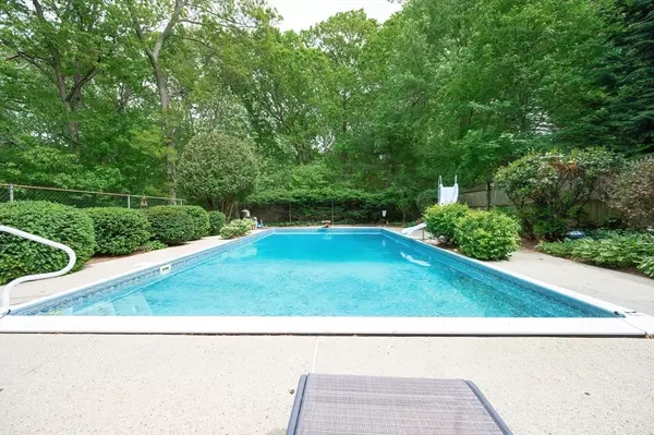 Holliston, MA 01746,69 Stonybrook Dr