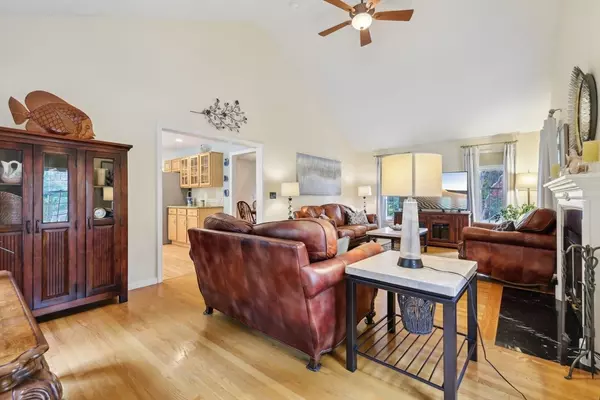 Stow, MA 01775,176 Crescent St