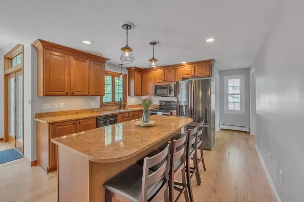 Charlton, MA 01507,42 A Young Rd