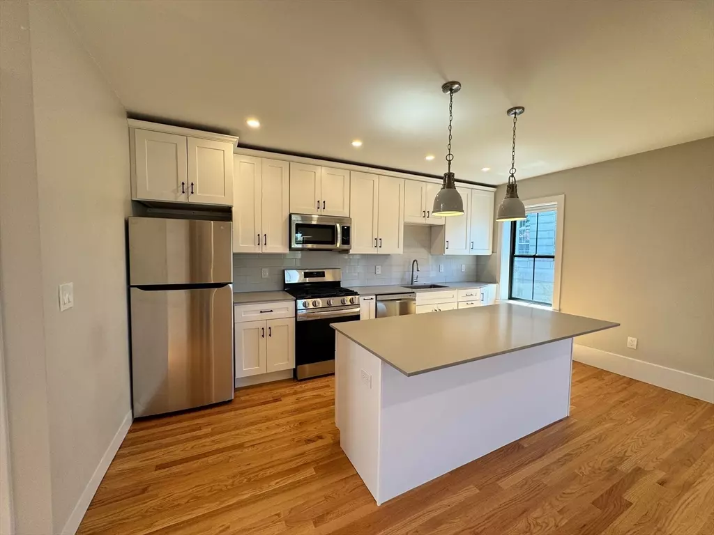 Boston, MA 02129,3 Bartlett Street #2