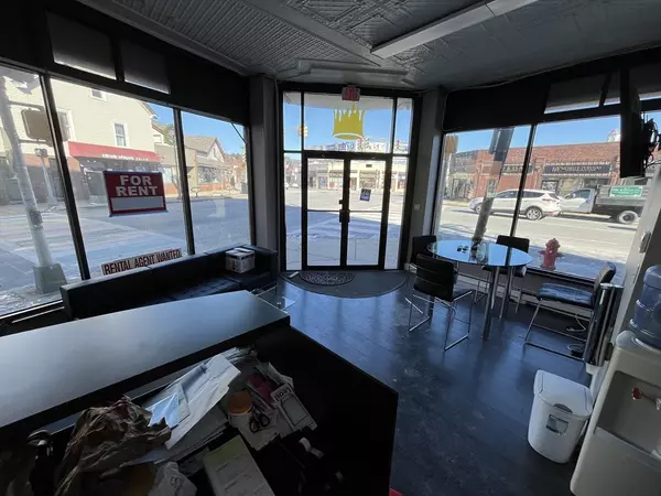 Malden, MA 02148,671 Salem St