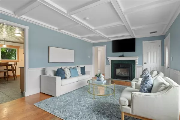 Marshfield, MA 02050,11 Pierce Rd